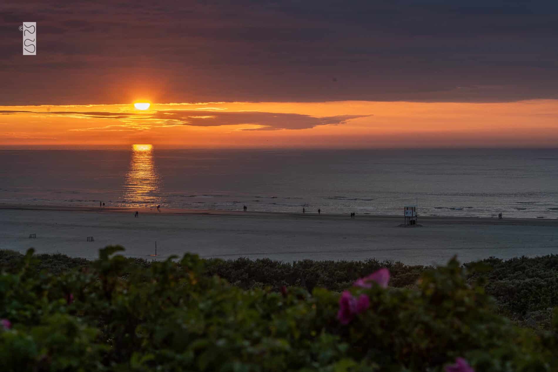 Sonnenuntergang am Strand auf Juist  - Erlebnis Goldene Stunde